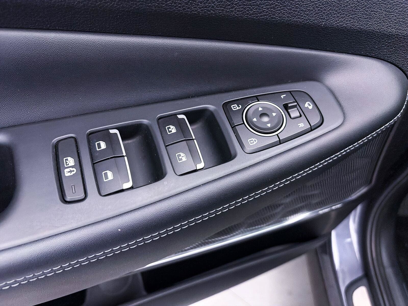 Used 2023 Hyundai Santa Fe Limited AWD/4WD image 18