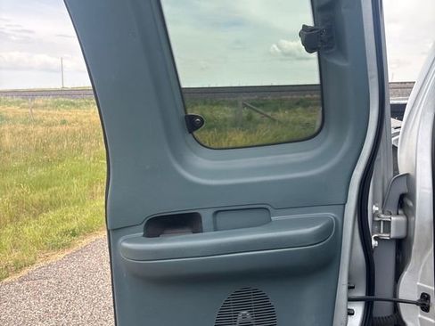 Used 1998 Ford F150 XLT image 16