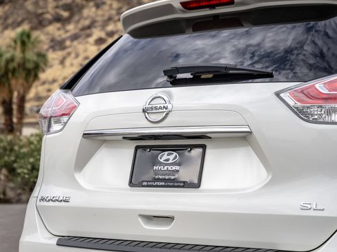 Used 2015 Nissan Rogue SL w/ SL Premium Package FWD image 12