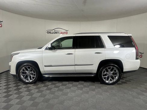 Used 2018 Cadillac Escalade Premium Luxury AWD/4WD image 3