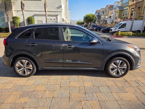 Used 2022 Kia Niro EX Premium FWD image 6