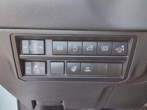 Used 2022 Toyota Tundra Platinum AWD/4WD image 11