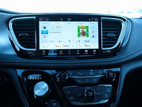 New 2026 Chrysler Pacifica Limited w/ Uconnect Theater Family Group FWD image 19