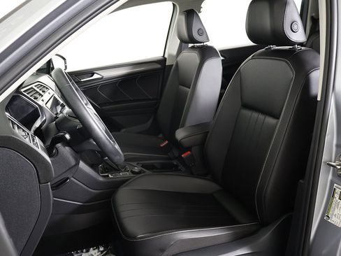 Used 2022 Volkswagen Tiguan SE image 29