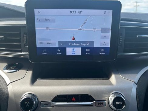 Used 2021 Ford Explorer XLT w/ Equipment Group 202A AWD/4WD image 19