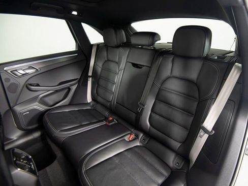 New 2026 Porsche Macan GTS image 38