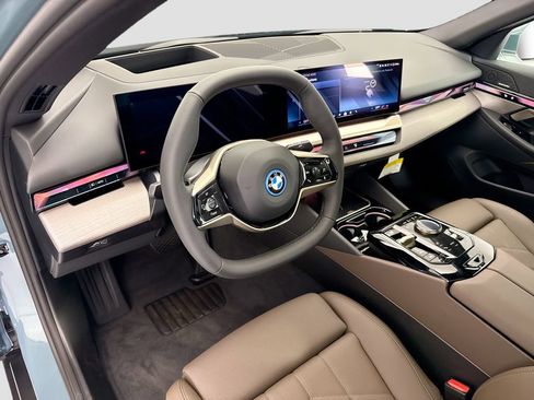 New 2026 BMW i5 eDrive40 w/ Premium Package AWD/4WD image 9
