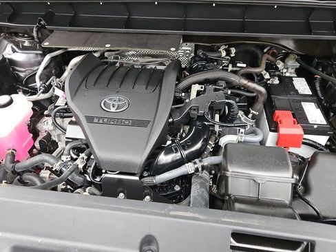 Used 2023 Toyota Highlander LE image 26