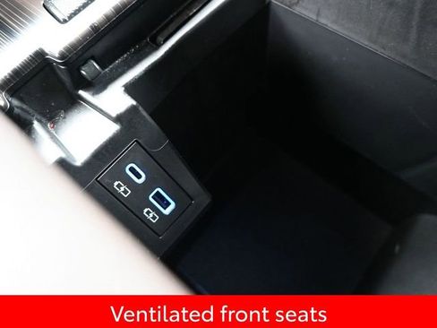 Certified 2024 Toyota Sienna Platinum image 24