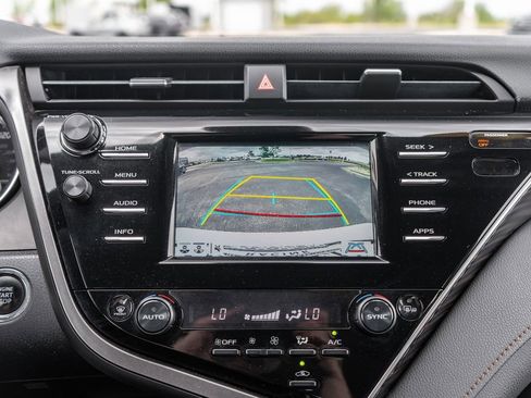 Used 2018 Toyota Camry XLE FWD image 29