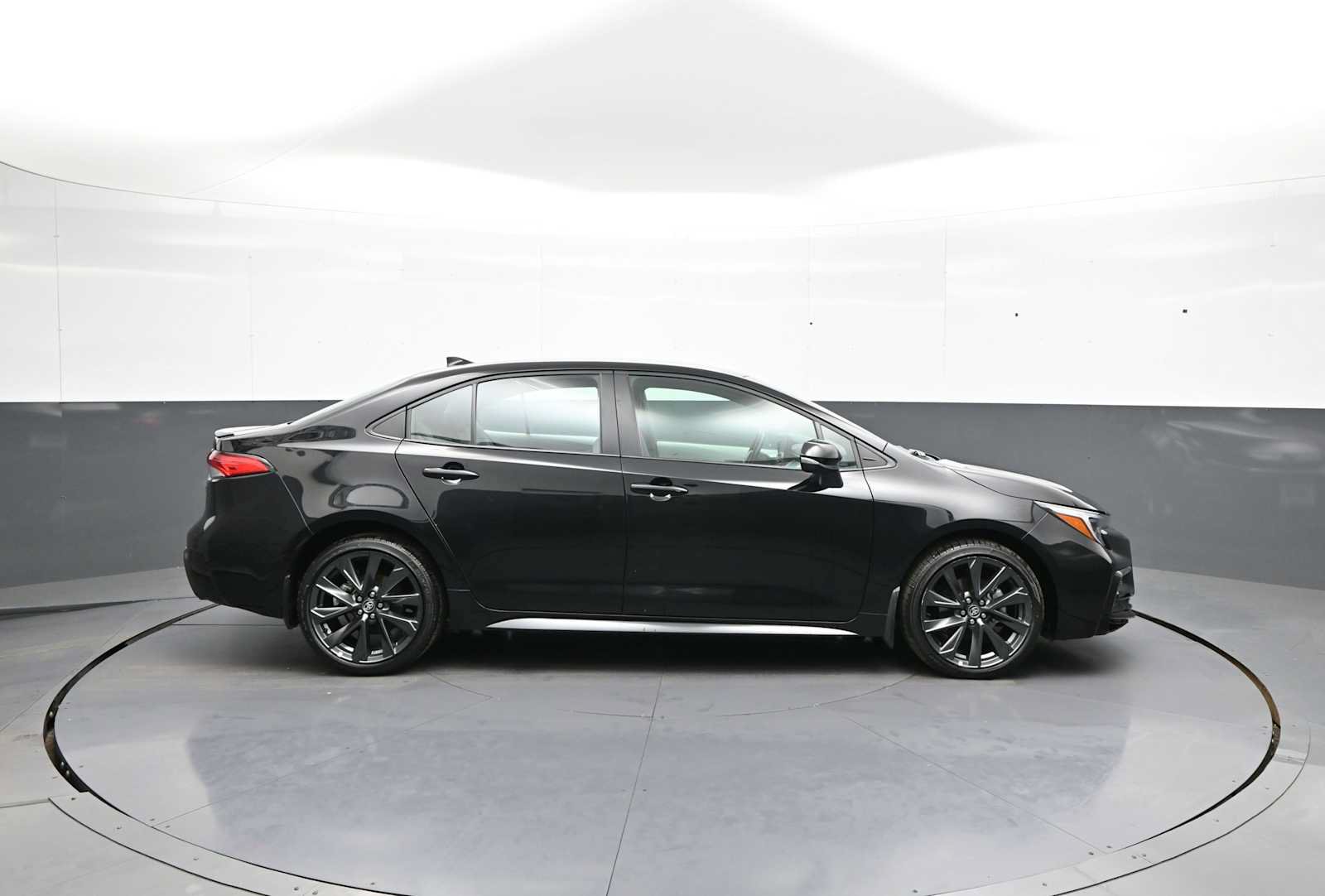 Certified 2025 Toyota Corolla SE w/ Convenience Package FWD image 4