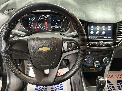 Used 2020 Chevrolet Trax LS AWD/4WD image 19