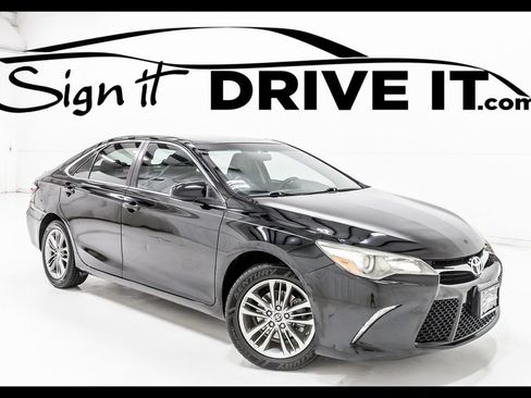 Used 2015 Toyota Camry SE FWD image 1