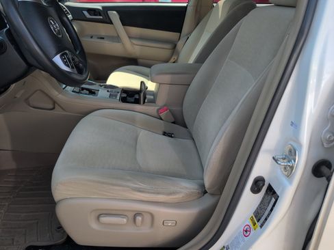 Used 2012 Toyota Highlander 4WD w/ Tech Pkg image 4