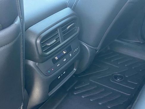 Used 2025 Honda Pilot EX-L image 9