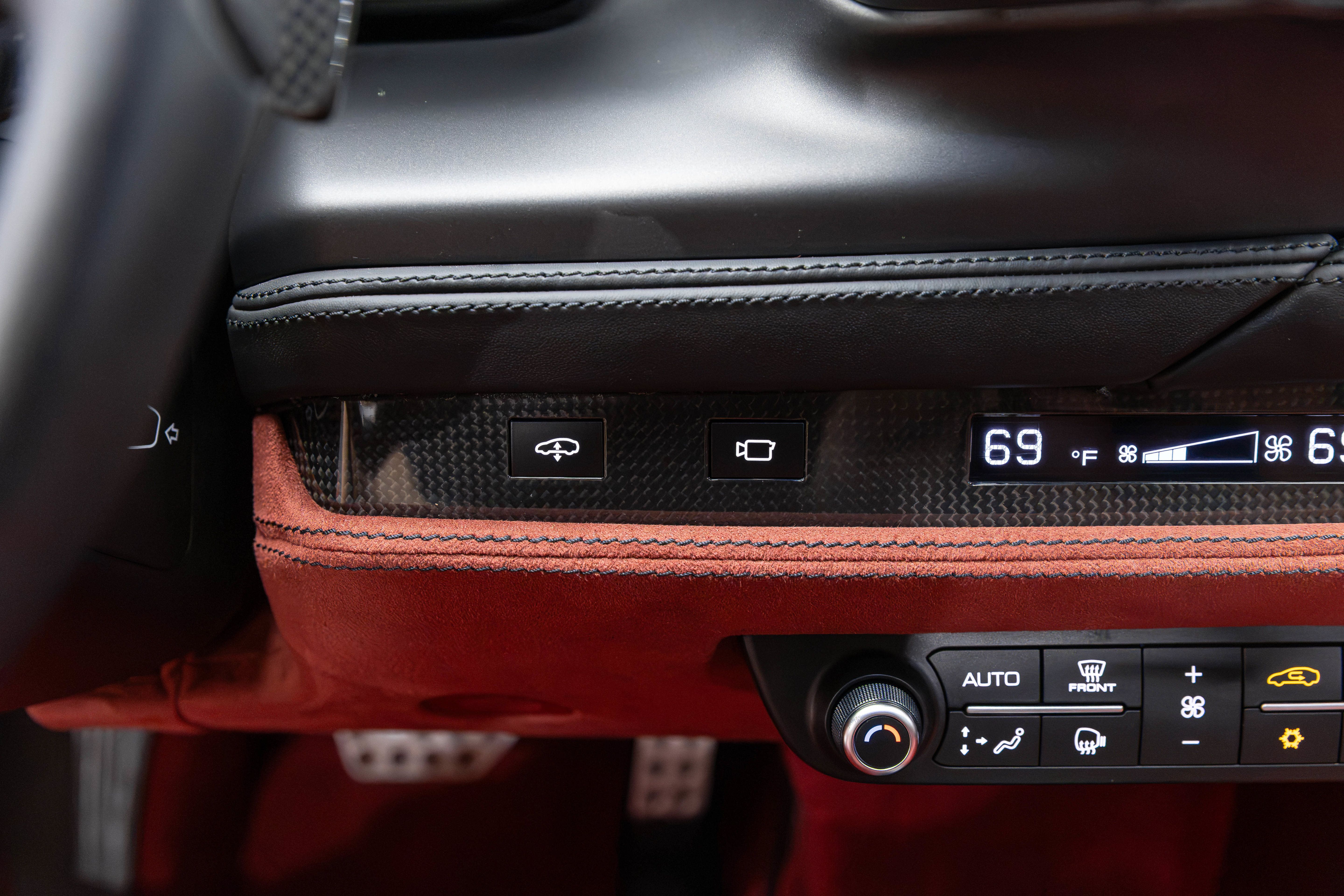 Used 2020 Ferrari F8 Tributo RWD image 34
