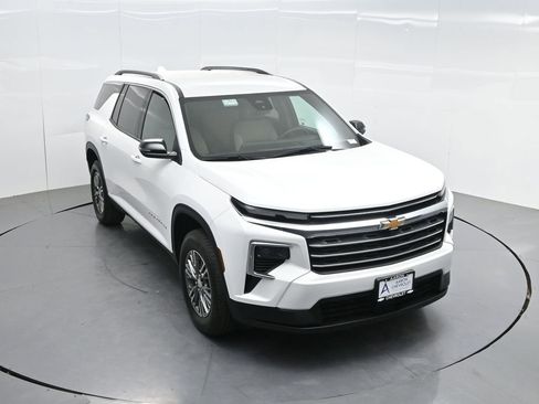 Used 2025 Chevrolet Traverse LT AWD/4WD image 47