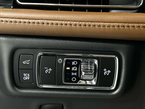 Used 2023 Lincoln Nautilus Reserve AWD/4WD image 20