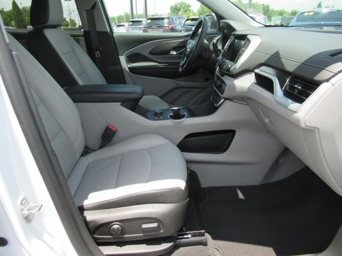 Used 2023 GMC Terrain SLT FWD image 10