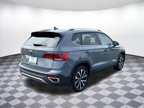 Certified 2022 Volkswagen Taos SE AWD/4WD image 9