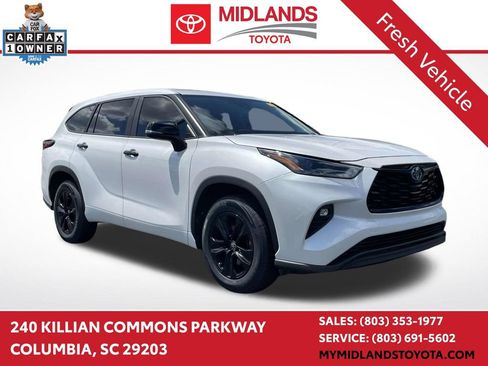 Used 2024 Toyota Highlander LE FWD image 1
