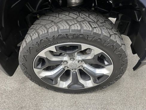 Used 2022 RAM 1500 Limited w/ Body-Colour Bumper Group image 21