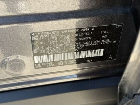 Used 2025 Toyota RAV4 XLE FWD image 33