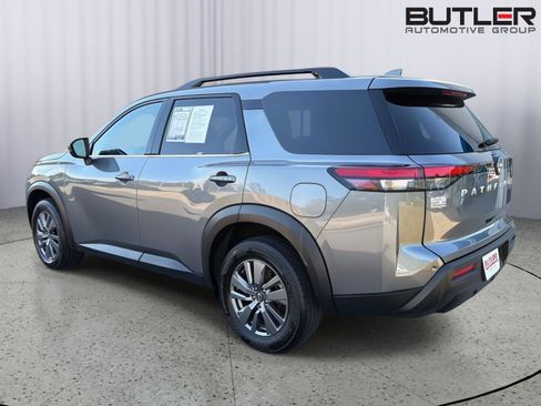 Used 2025 Nissan Pathfinder SV FWD image 4