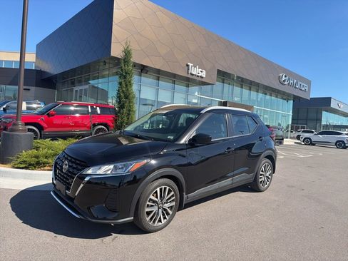 Used 2023 Nissan Kicks SV FWD image 1