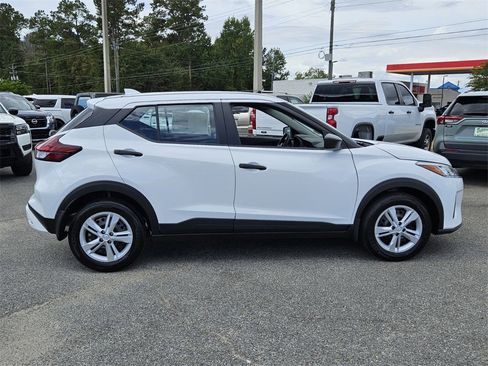 New 2025 Nissan Kicks Play S image 11