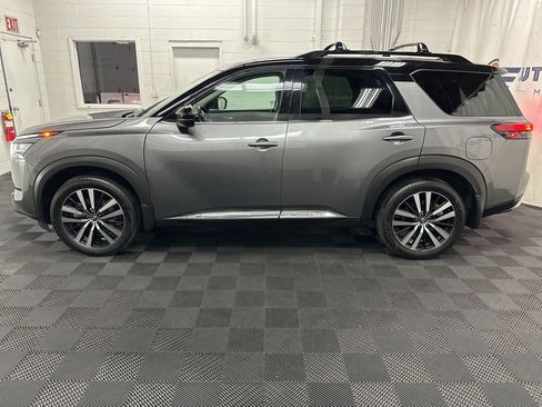 Used 2024 Nissan Pathfinder Platinum image 6