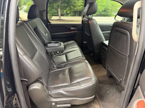 Used 2014 GMC Yukon XL SLT w/ SLT-2 Equipment Package AWD/4WD image 22