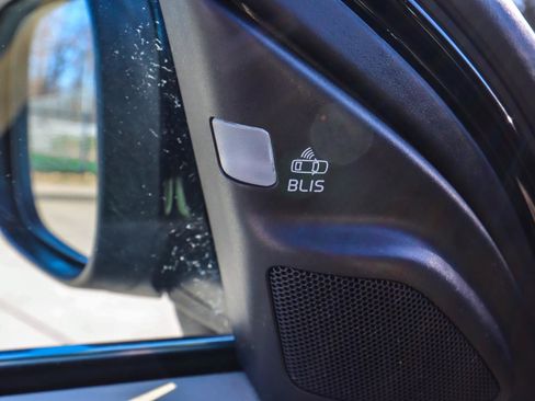 Used 2016 Volvo XC70 T5 Platinum w/ Protection Package image 13