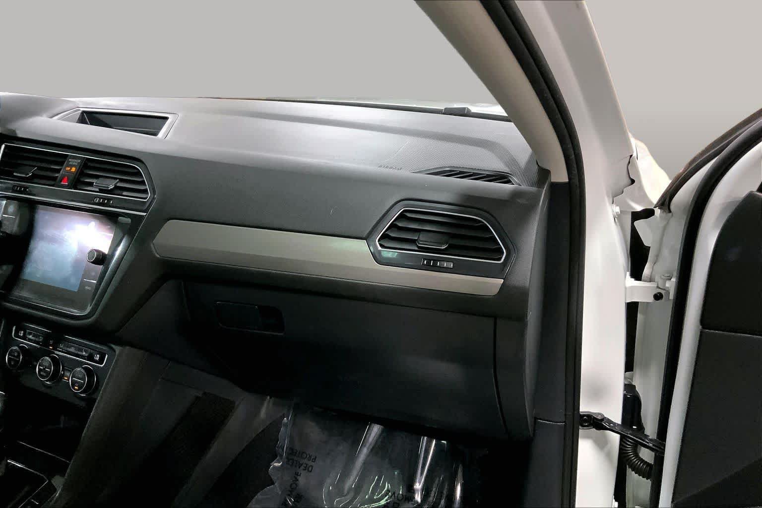 Used 2021 Volkswagen Tiguan SE w/ Panoramic Sunroof Package AWD/4WD image 19
