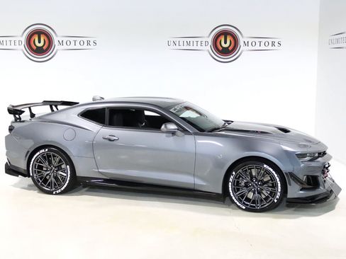 Used 2022 Chevrolet Camaro ZL1 RWD image 6