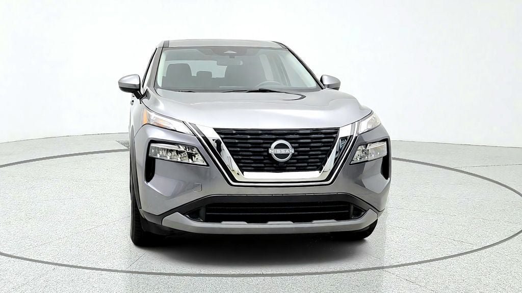 Used 2023 Nissan Rogue SV FWD image 2
