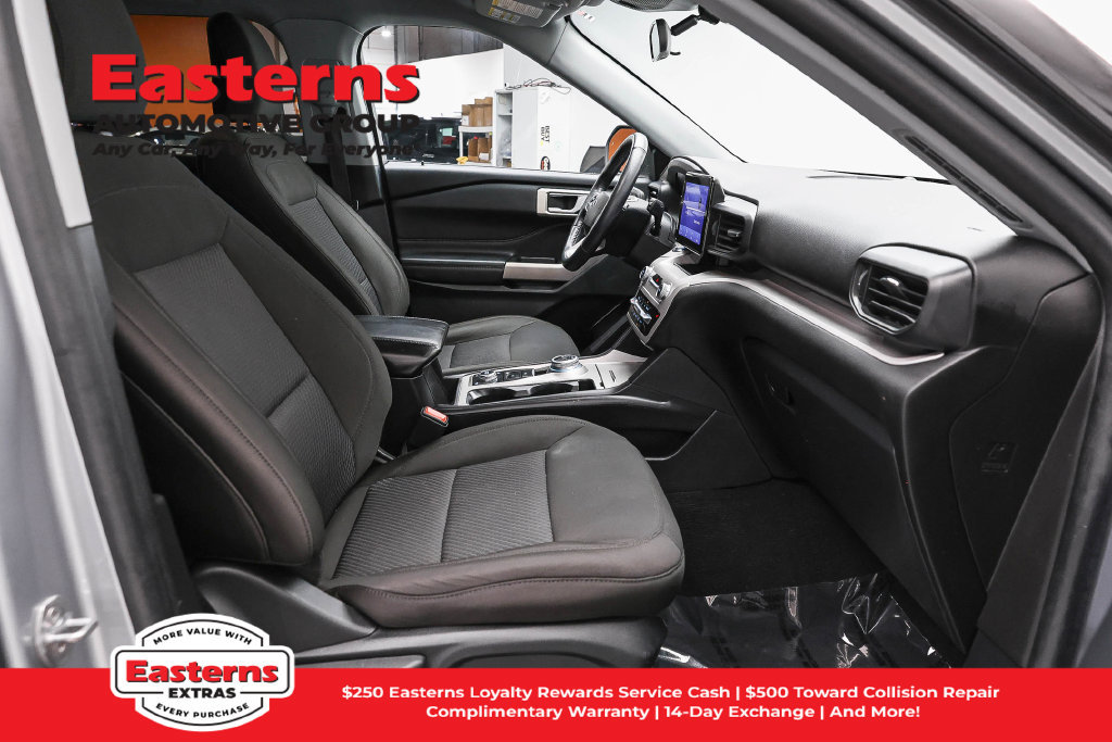 Used 2023 Ford Explorer XLT AWD/4WD image 25