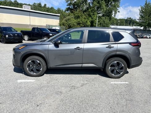 Used 2024 Nissan Rogue SV AWD/4WD image 4