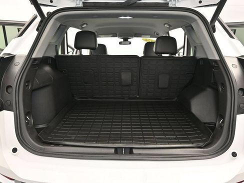 Used 2024 GMC Terrain SLT AWD/4WD image 11
