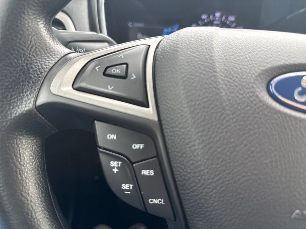 Used 2020 Ford Fusion SE FWD image 24