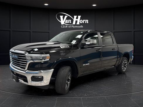 Used 2025 RAM 1500 Laramie AWD/4WD image 3