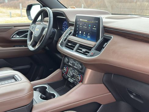 Used 2023 Chevrolet Suburban High Country image 30