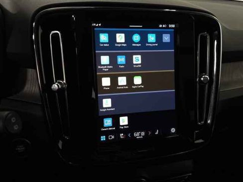 Certified 2025 Volvo XC40 B5 Core image 27