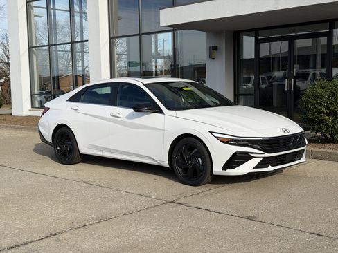 New 2026 Hyundai Elantra SEL Sport Premium image 2