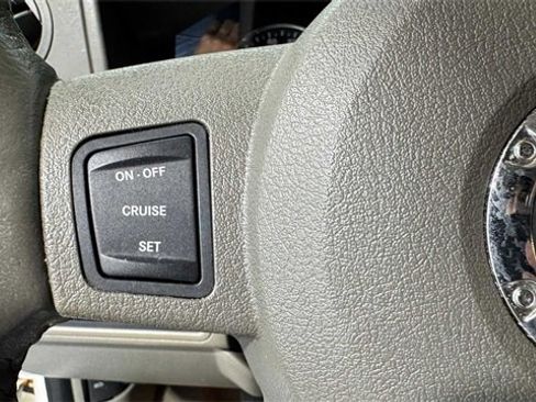 Used 2007 Jeep Commander Sport image 22