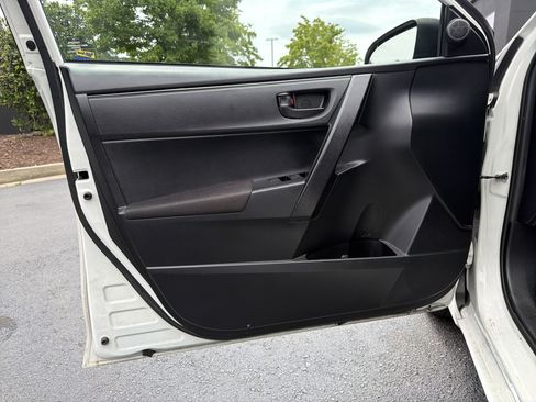 Used 2017 Toyota Corolla L FWD image 19