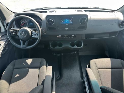 Used 2024 Mercedes-Benz Sprinter 2500 image 17