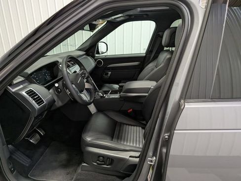 Used 2025 Land Rover Discovery Dynamic SE AWD/4WD image 18