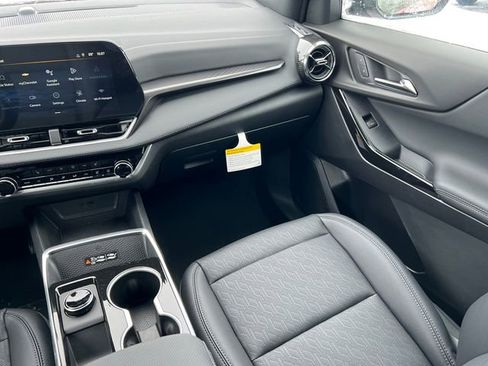 New 2026 Chevrolet Equinox LT w/ Convenience Package II image 32
