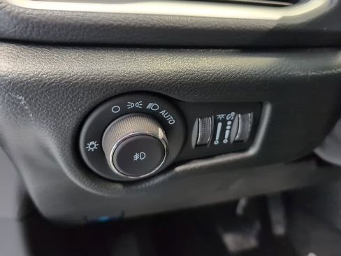 New 2026 Chrysler Pacifica Select w/ S Appearance Package AWD/4WD image 15